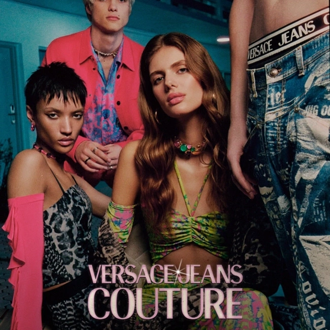 Versace Jeans Couture. Když se luxus potkává s každodenním stylem Versace Jeans Couture. Když se luxus potkává s každodenním stylem