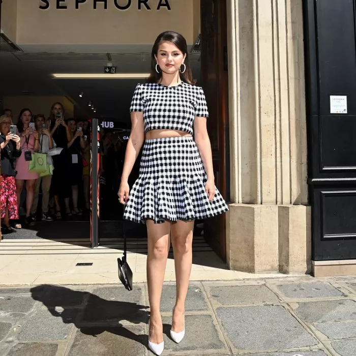 Objevte styl Seleny Gomez! Tady je 5 outfitů, do kterých se zamilujete